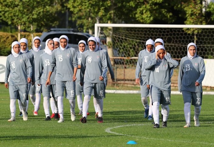 Иордания сомневается, что в женской команде Ирана по футболу играют только женщины. Просмотр футбола может представлять смертельную опасность
