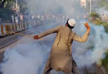 Пакистан: массовые волнения из-за карикатур на пророка Мухаммада (видео)