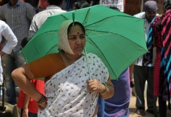 Үндістандағы аптап ыстықтан қайтыс болғандар саны мыңнан асып кетті