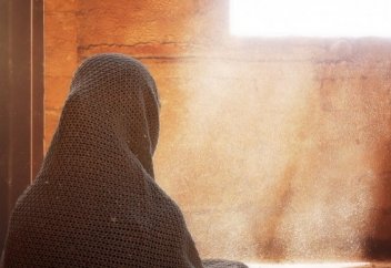 Елімізде "адамның түрін тануға кедергі келтіретін" киімдерге заңмен тыйым салу ұсынылды