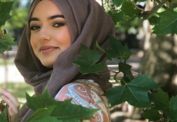 Разные: Мусульманка, спасающая людей от онкологии, умерла от рака мозга