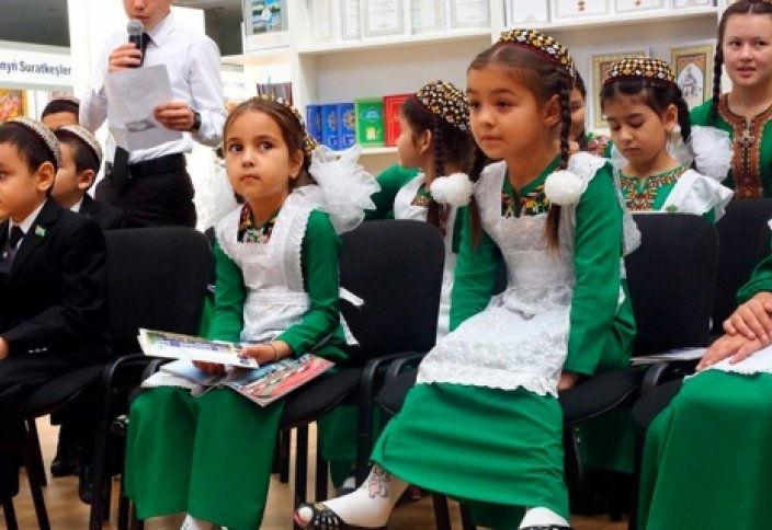Түрікменстанда балабақшаға бармаған балалар мектепке қабылданбайды