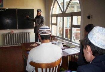 В Киргизии закрыли «незаконные» медресе