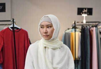 «Нужно ценить свой платок»: Мусульманки о хиджабах