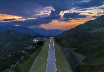 Разное: В Гималаях открыли самый красивый в мире аэропорт (фото)