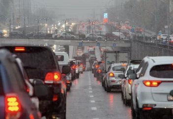 Қазақстанда үш адамға бір көліктен келеді