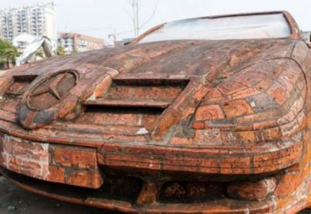 Кірпіштен автокөліктің нұсқасын жасады