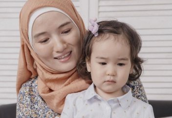 "Баланы ертегі арқылы тез түзеуге болады": Алуа Есболатқызы