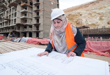 Күндіз хайызы келген әйел аузын ашуы керек пе, әлде қалған күнін еш нәрсе жемей өткізуі тиіс пе?