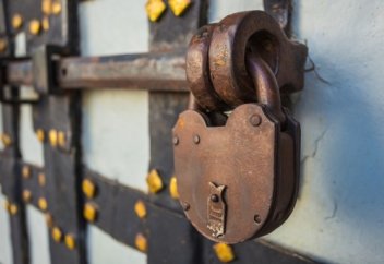 Қандай жағдайда дара кәсіпкерлікті немесе заңды тұлғаны мәжбүрлеп таратуға болады