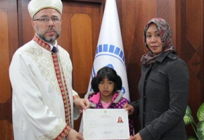 Женщина-хирург из Венесуэлы и её 7-летняя дочь приняли ислам