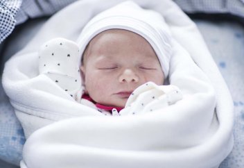 Польза бритья волос новорожденного ребёнка на седьмой или в течение 40 дней