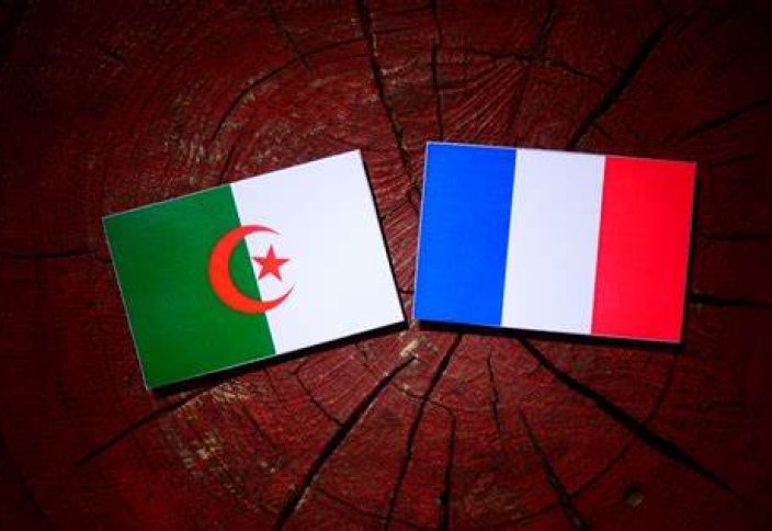 Франция хочет пересмотреть миграционное соглашение с Алжиром
