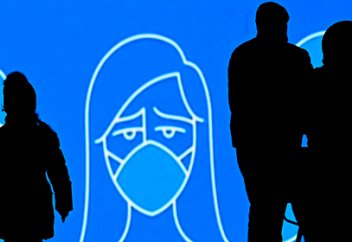 Российские врачи заметили неожиданное свойство коронавируса. Кто подвержен повторному заражению COVID-19