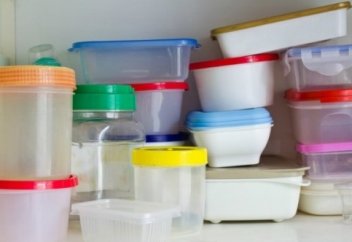 Пластиктен жасалған ыдыстың денсаулыққа қаншалықты қауіпті екені белгілі болды