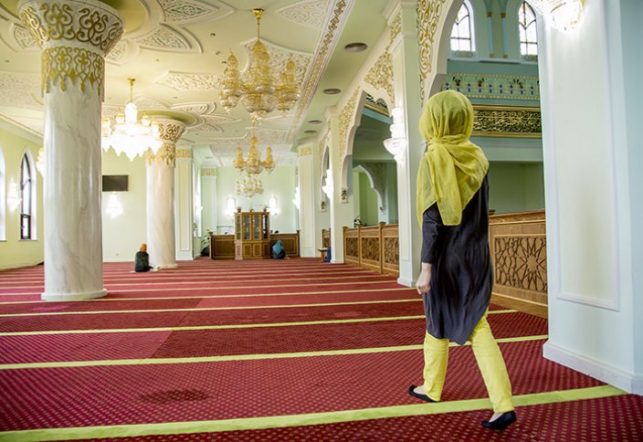 Между мечетью и подиумом: история алматинки в исламе