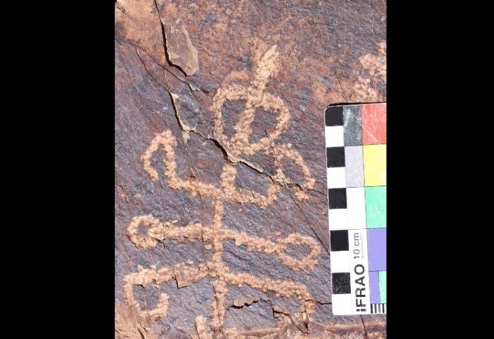 Разные: В Иране найден древний петроглиф в виде богомола