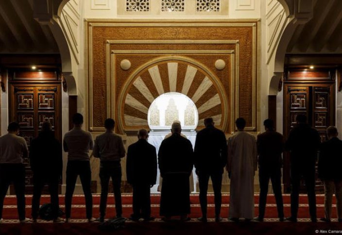 Омбудсмен Испании расследует запрет города на мусульманские праздники