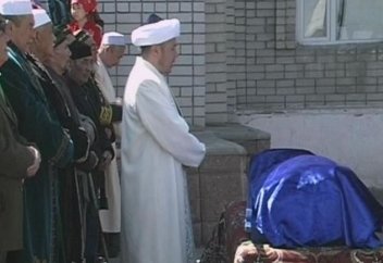 Өлген адамға «иманды болсын» немесе «мархум» деп айту дұрыс па?