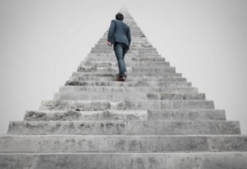 На десять ступеней выше