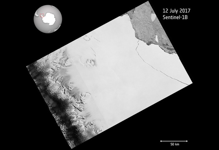 Гигантский айсберг откололся от ледника в Антарктиде (фото)