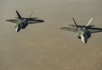 Бәсекелестерінен асып түсу үшін екі әскери база ашады талқаны шыққан елден