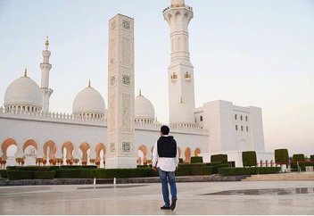 МОЖНО ЛИ НЕМУСУЛЬМАНАМ ВХОДИТЬ В МЕЧЕТЬ?