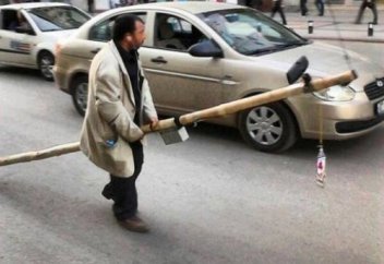 Ағашты "Мерседес" деп санайтын адам жайында!