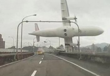 Тайванда ұшақ апатынан қаза тапқандар саны 19 адамға жетті (видео)