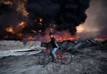 Қарулы қақтығыс аймағындағы балалар