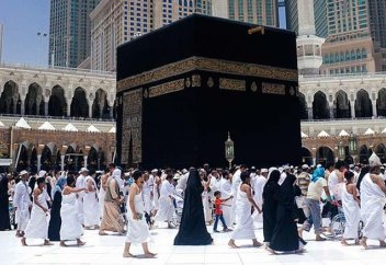 Умра қажылығына барған әйелдің хайызы келіп қалса, не істейді?