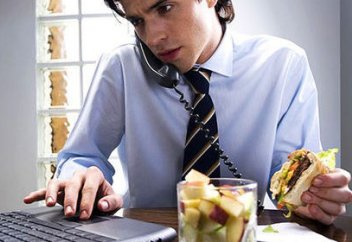 Ғалымдар неге жалғыз тамақ ішуге болмайтынын айтты