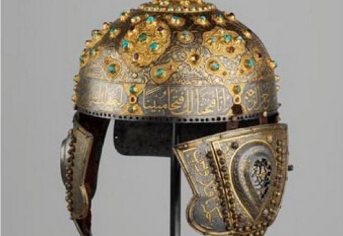 Новая версия происхождения шлема Александра Невского, украшенного цитатой из Корана