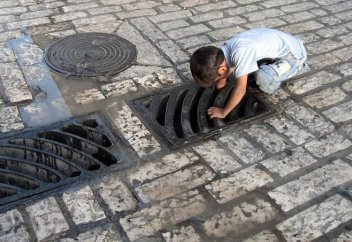Балалар жазда жиі жоғалады. Бұның себептері неде және балаларды қалай қорғауға болады?