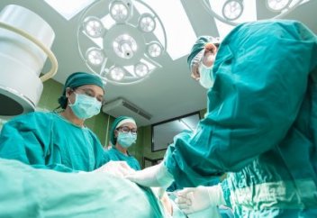 В каких случаях казахстанцам оплачивают лечение за рубежом