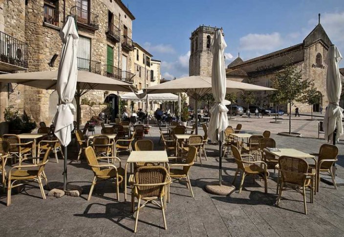 В Испании кафе подняло цены для грубых людей