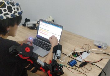 Экзоскелет, управляемый мыслями, создали в Назарбаев Университете