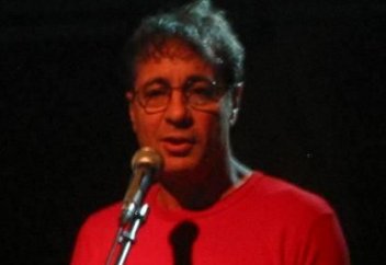 Жаһан жаңалықтары: Еврей нәсілшілдігіне қарсы еврей ақынына жұмыртқа лақтырды