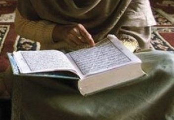 80 жастағы хат танымайтын кейуана Құранды бастан-аяқ жаттап алды