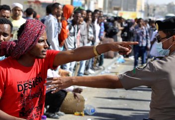 Таяу Шығыс: Саудияның әлеуметтік-экономикалық реформасы көрші елдердің әлеуметтік мәселесін асқындырады