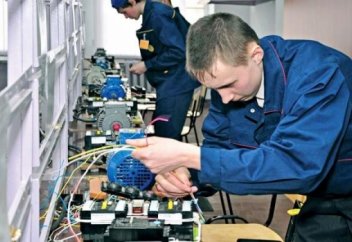 Кәсіптік білімді тегін игеруге мүмкіндік беріп қоймай, шәкіртақы да төлейді (видео)