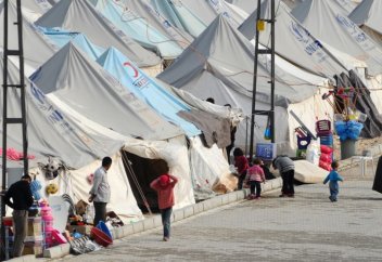 Түркиядағы сириялық босқындарға ай сайын жәрдемақы төленеді