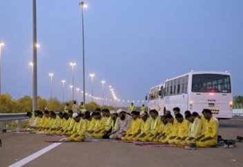 Жол шетінде намаз оқығандарға айыппұл салынады