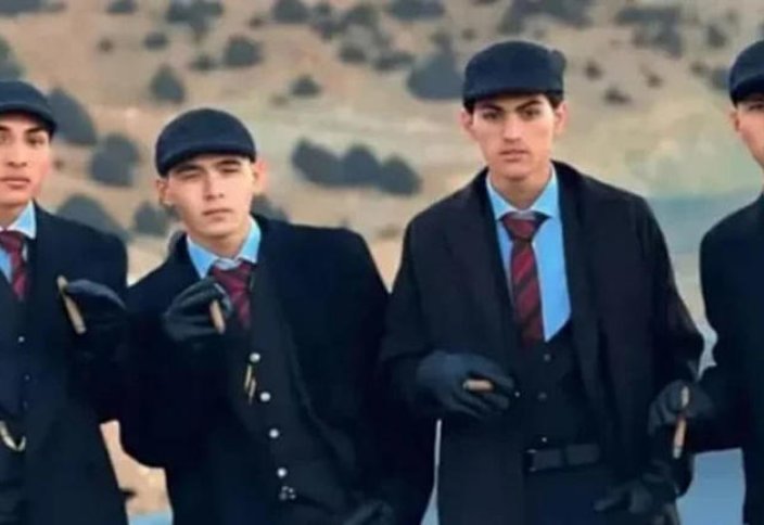 Талибы предупреждают четырёх молодых афганцев, которые носили костюмы Peaky Blinders (видео)