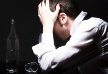 Махаббатқа өкпелеп ішімдікке салынды. Оған кім кінәлі?