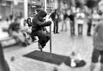 Секрет левитации или фокус уличных йогов.