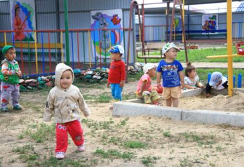 Елімізден 1000-нан астам бала жетімдіктің азабынан құтылды