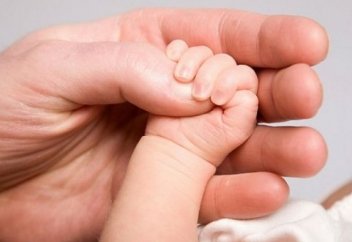 Австрияда 60 жастағы қарт ана егіз бала босанды