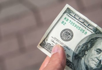 Түркменстан доллардан бас тартты