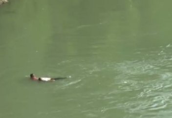 Иммигрант мұсылман өз-өзіне қол жұмсаған израилдікті өлімнен құтқарып қалды (видео)